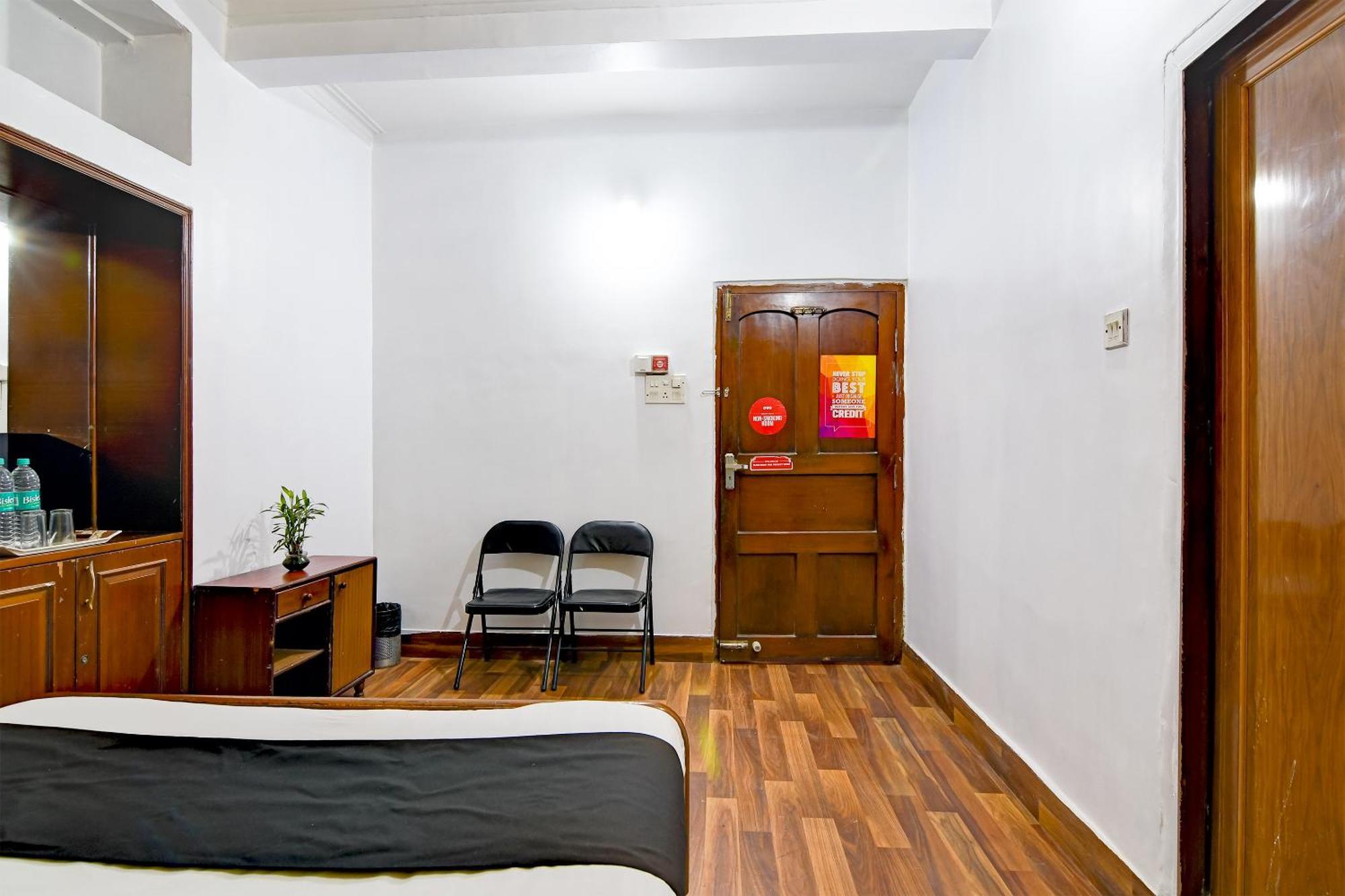 Brill Rooms Near City Centre Metro Station Kolkata Eksteriør bilde